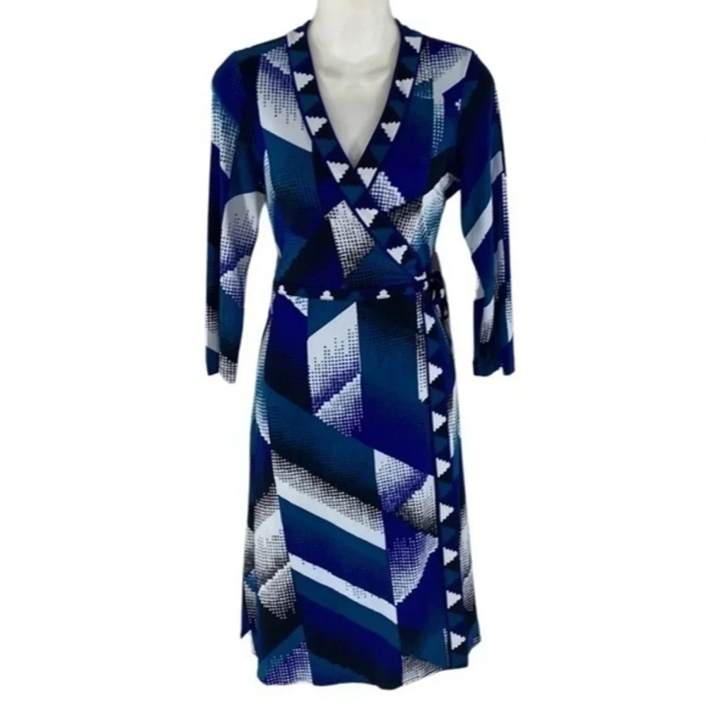 BCBGMaxazria Blue Combo print wrap jersey dress